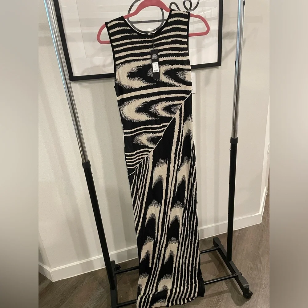 Fashion Nova Black and Cream Maxi Dress - Picture 4 of 9